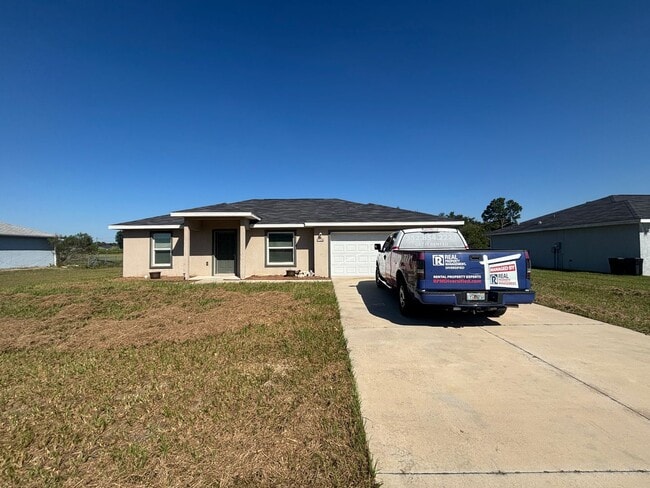 Building Photo - Modern 3 bedroom 2 Bathroom House, No Carpet!