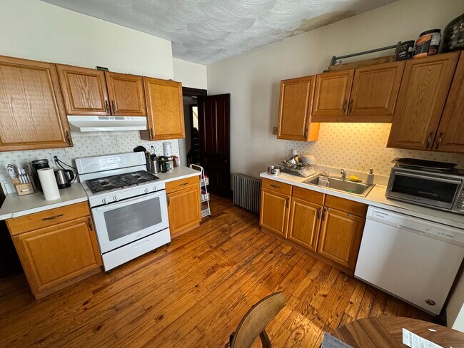 Photo - 211 Holland St