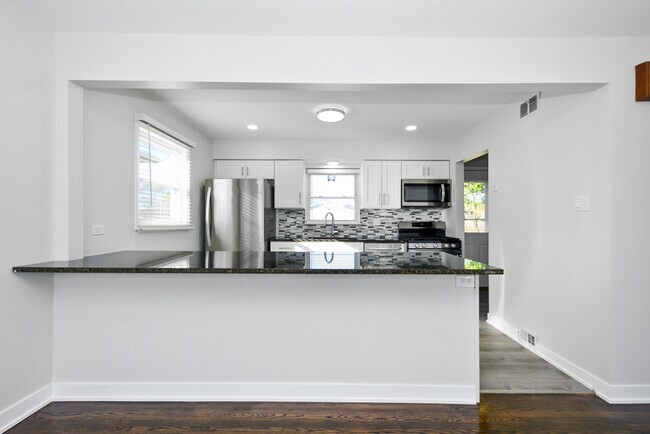 Photo - 10838 S Neenah Ave Casa