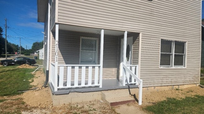 Photo - 2101 N Ball Ave