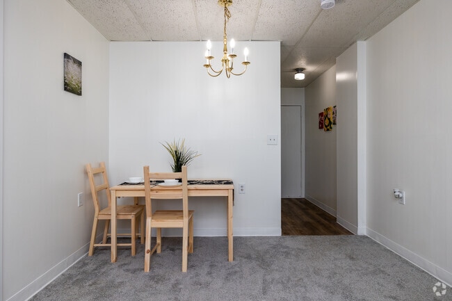 1BR, 1BA - 550SF - Dining Room - Riverview Apartments