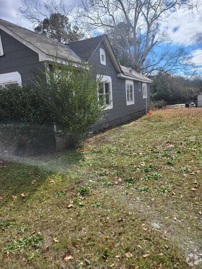 Building Photo - Charming 3 Bedroom 1 bath home