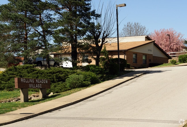 Rolling Meadow Village - Rolling Meadow Village Apartments