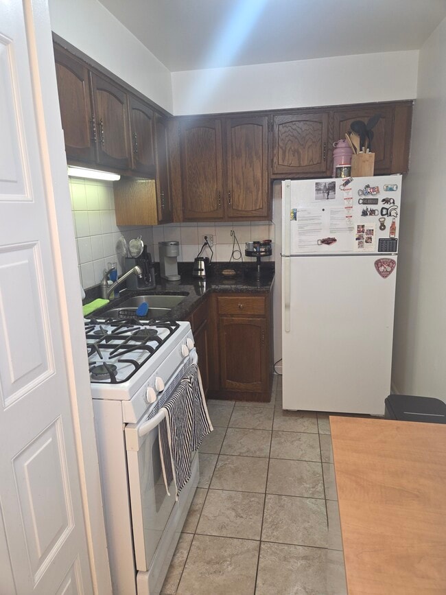 Building Photo - 611 W Patterson Ave Rental