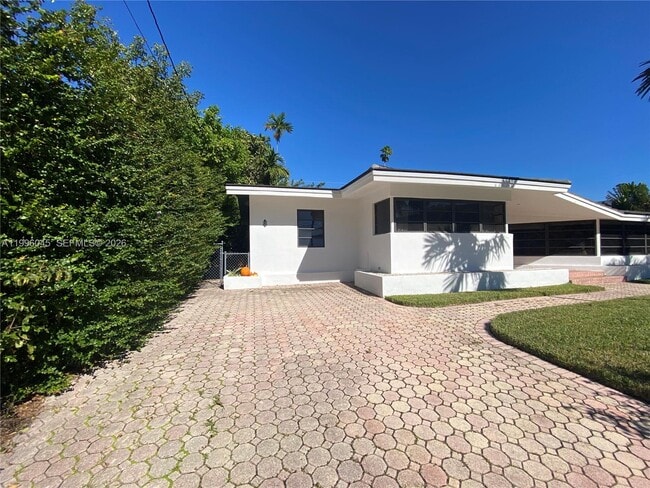 Building Photo - 1325 Marseille Dr