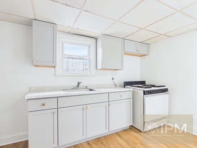 Building Photo - 1055 N Duke St Unit 1055 N Duke St Apt 3