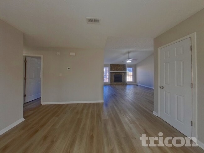 Photo - 114 Scarborough Ct