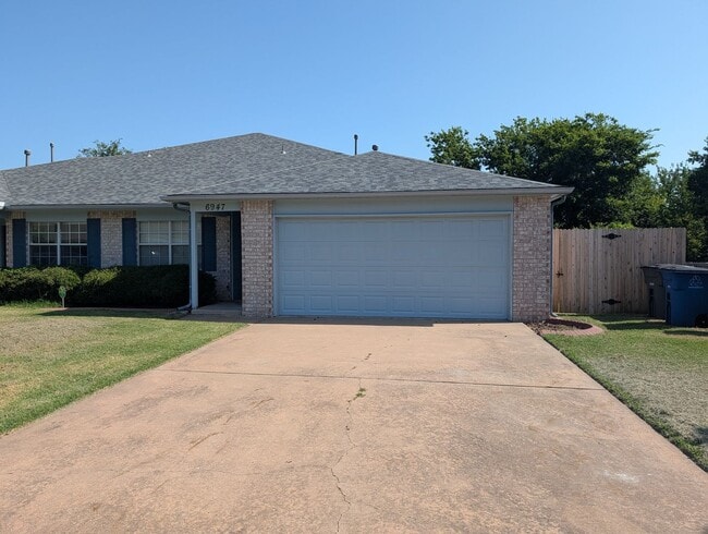 Building Photo - Spacious 3-Bedroom Duplex with Modern Comforts and Room to Roam!