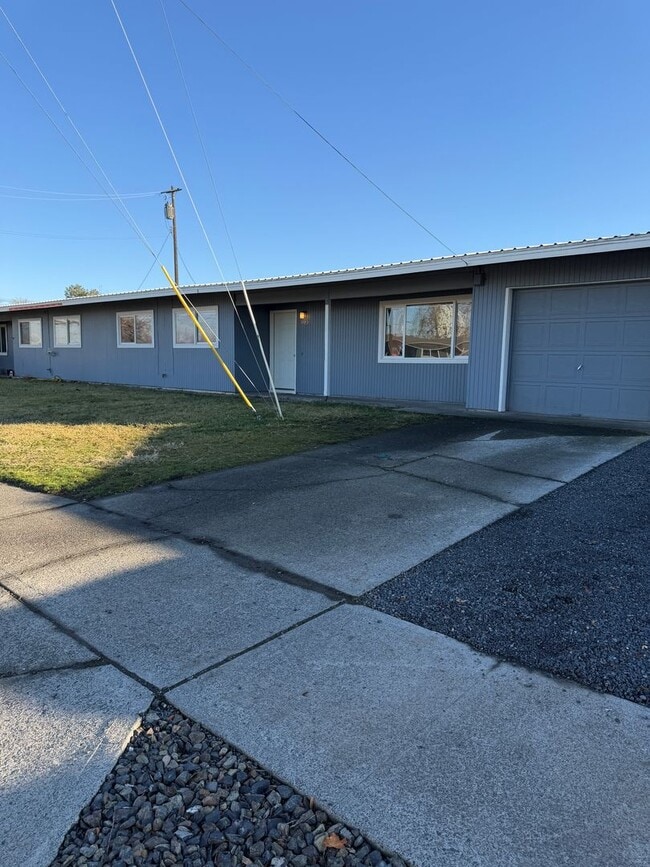 Photo - 3 Bedroom Home, Fully Updated