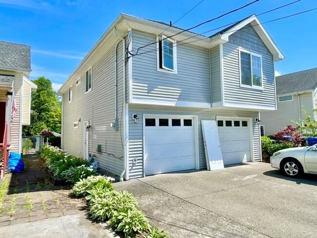 Building Photo - Beacon Hill View Home - Shaffer Ave Unit Lower level
