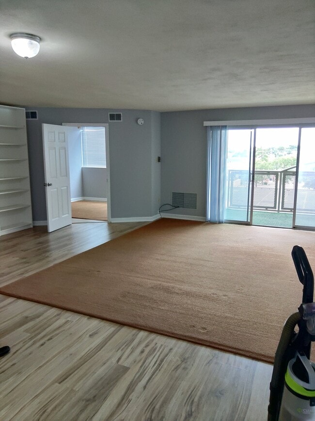 Photo - 2121 Nicholasville Rd Unit 403