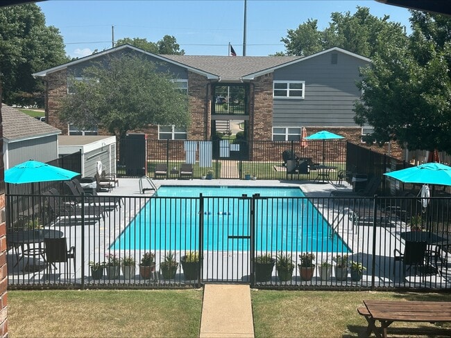 Pool - Winds of Oak Forest Rental