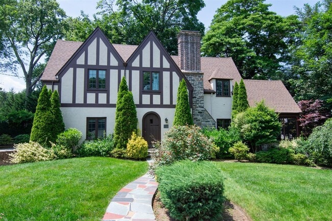 Photo - 259 Pondfield Rd W House