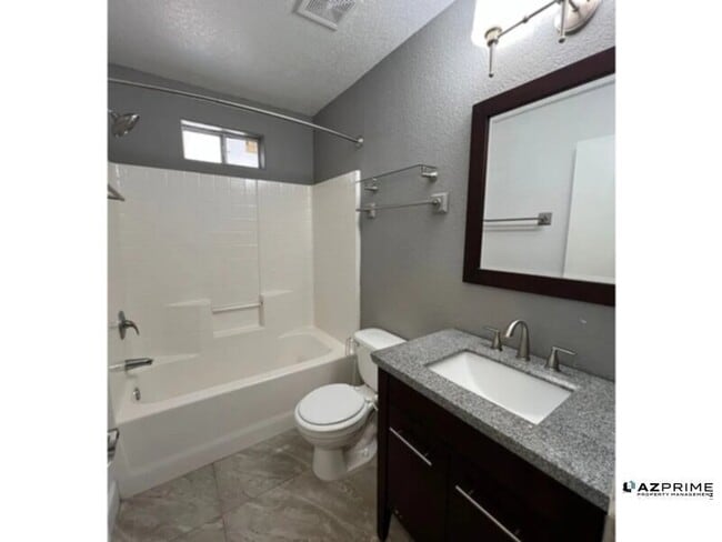 Building Photo - 9638