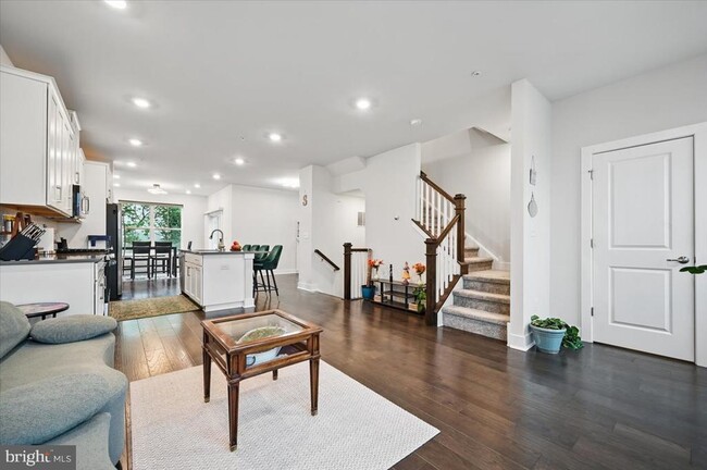 Photo - 825 Pecan Rd