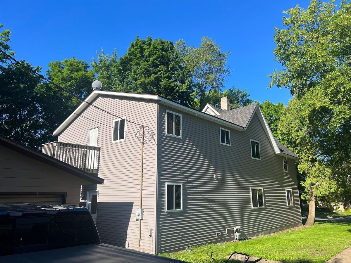Photo - Menomonie Rental 6 Bedrooms 2 Bath