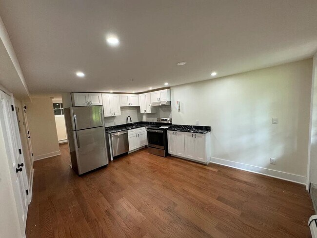 Building Photo - 52 Chambers St Rental