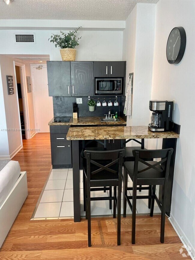 Building Photo - 6345 Collins Ave Unit 526 Rental
