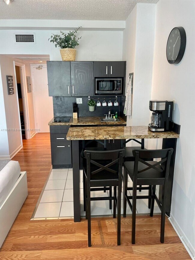 Building Photo - 6345 Collins Ave Unit 526 Rental