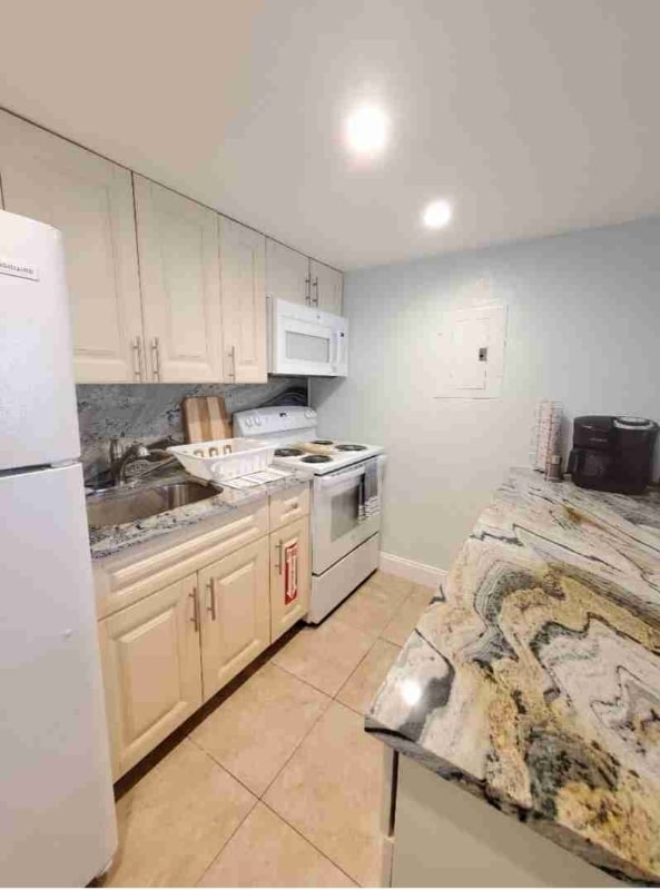 Photo - 700 SE 14th Ct Unit 3