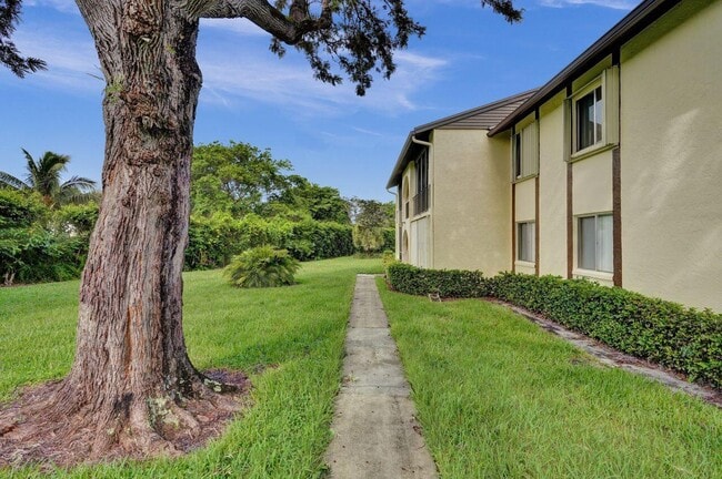 Photo - 5900 Whispering Pine Way Unidad B-2