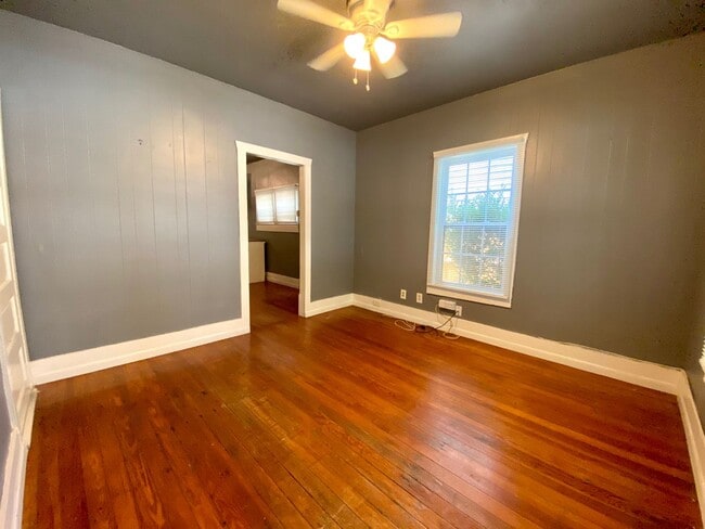 Photo - 2/1 Bungalow Close to Campus!