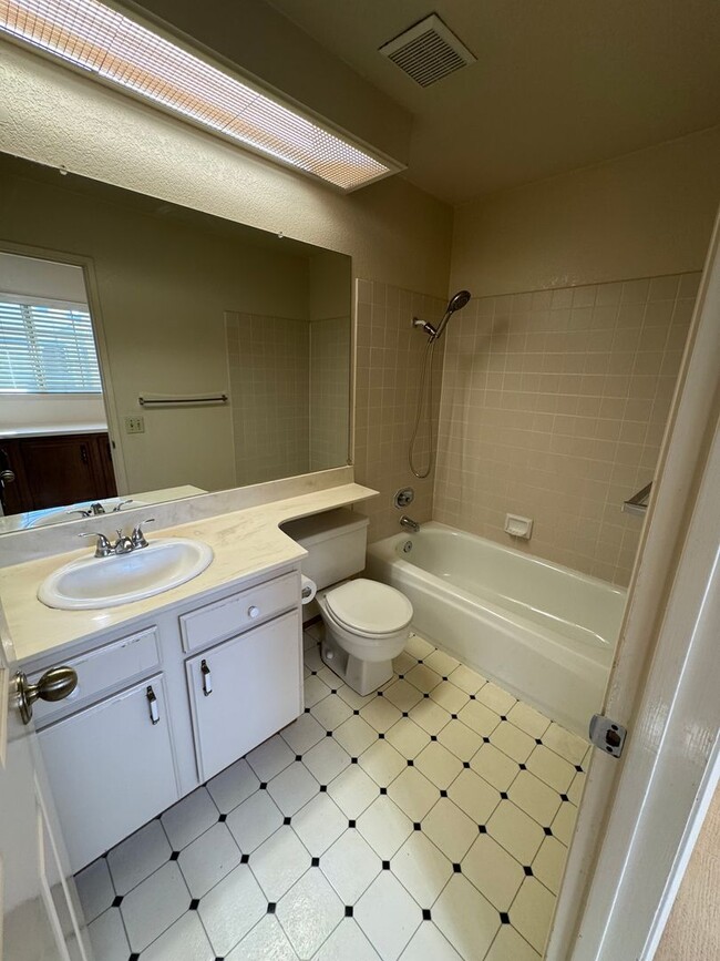 Photo - 6146 Linford Terrace