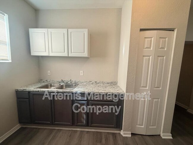 Photo - 1128 Van Buren St