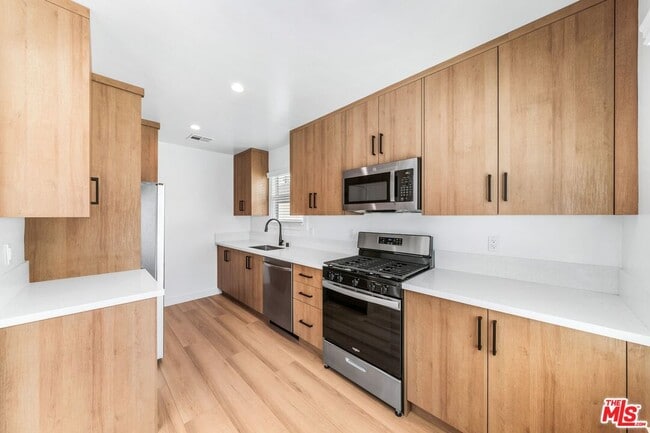 Photo - 1258 Mariposa St Unidad B