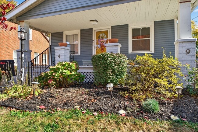 Front Yard Porch - 4429 S Hills Dr