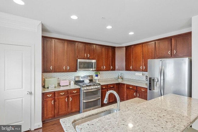 Building Photo - 703 Skippers Ln