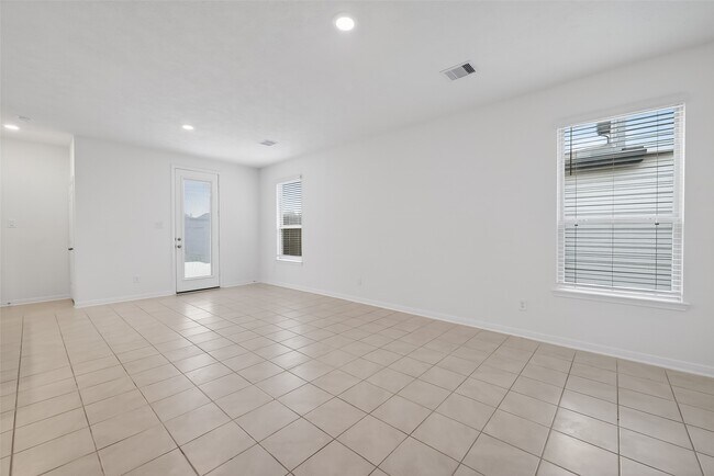 Photo - 5607 Grizzly Bear Wy