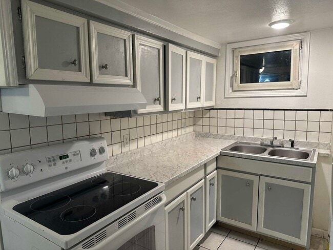 Building Photo - 2010 Carr Ave Unit B