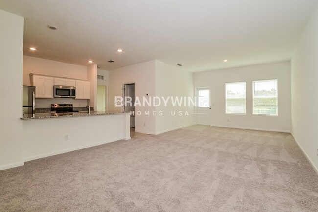 Photo - 1574 Effra Wy