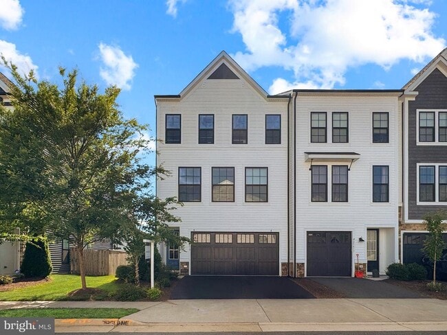 Building Photo - 25419 Hartland Orch Ter