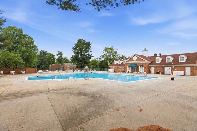 Photo - 742 Quince Orchard Blvd