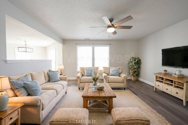 Photo - 859 Runnymede Dr