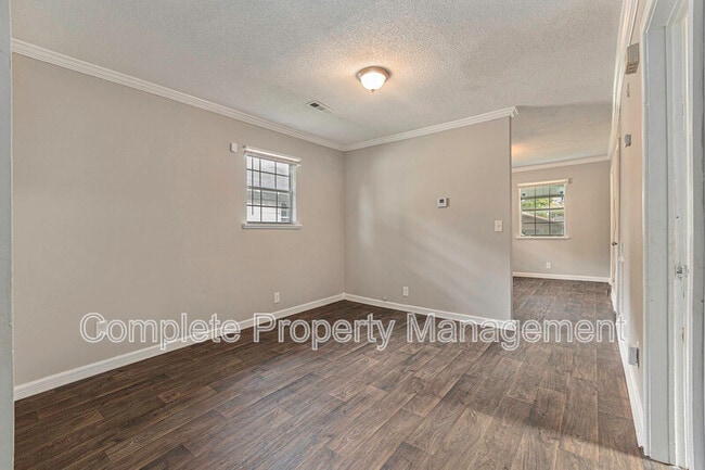 Photo - 3729 Maple Ave SW