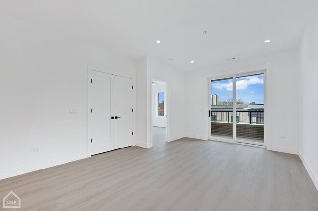 Building Photo - 3322 N Halsted St Unit 3F