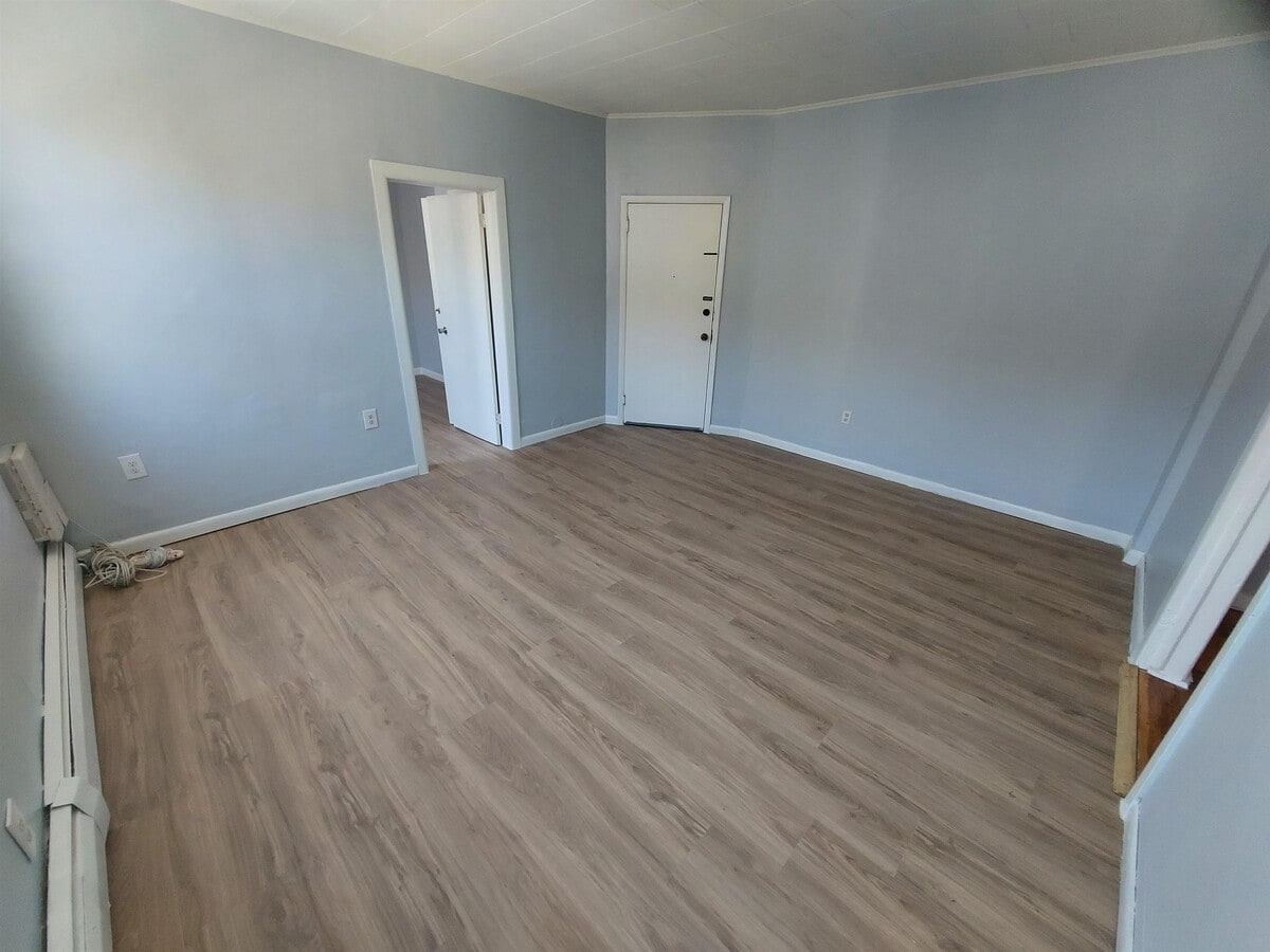 Photo - 9-11 W 35th St