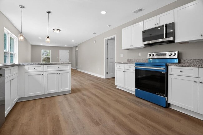 Photo - 7057 Smith St