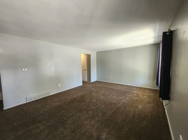 Photo - 723 Fraser St