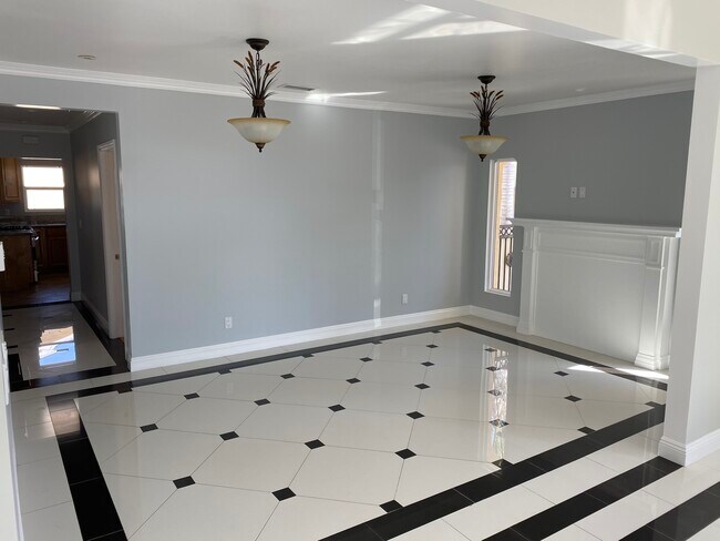 Photo - 1490 N Allen Ave