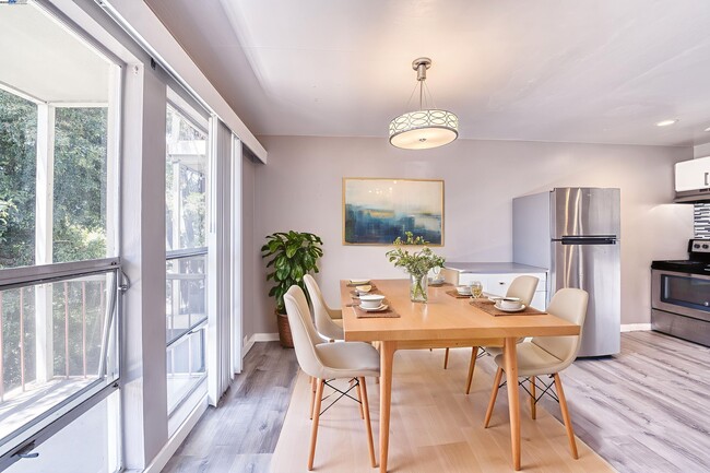 Photo - 3815 Harrison St Unidad 103