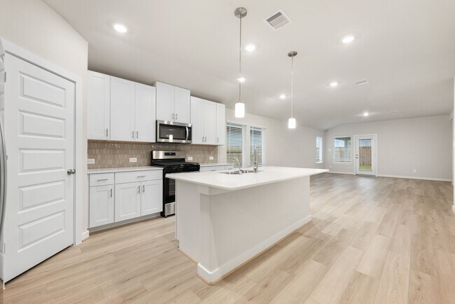 Photo - 6611 Castella Dr