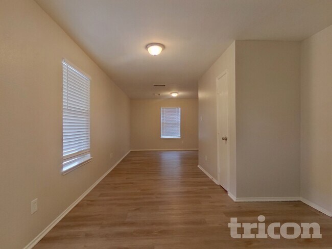 1625 Emily Ln
