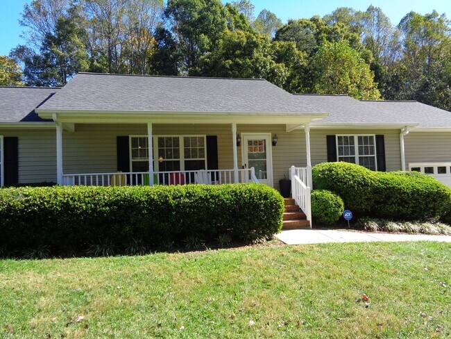 Photo - NICE-One Level House for Rent in Oak Ridge