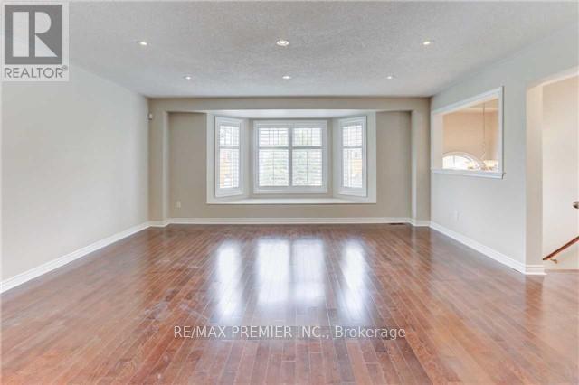 Photo - 3080 Highbourne Crescent