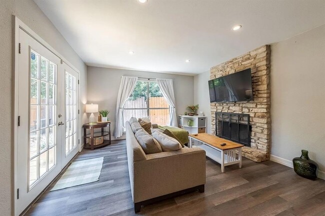 4807 Yucca Hill Dr