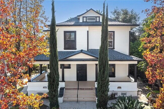 Building Photo - 724 W 2nd St Unit A